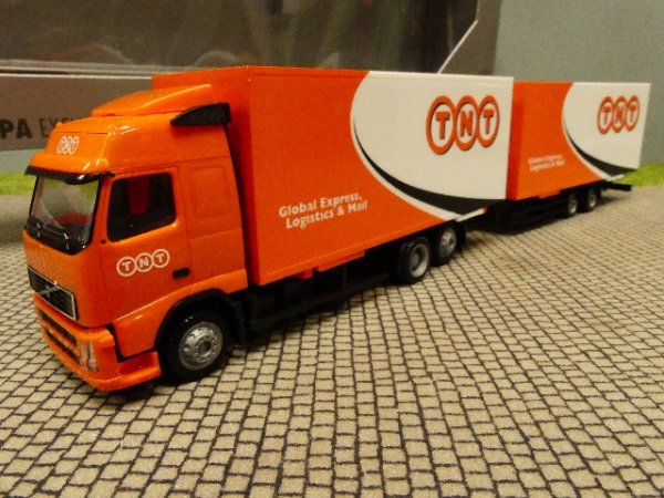 1/87 Herpa Volvo FH12 TNT Wechsel Koffer Hängerzug