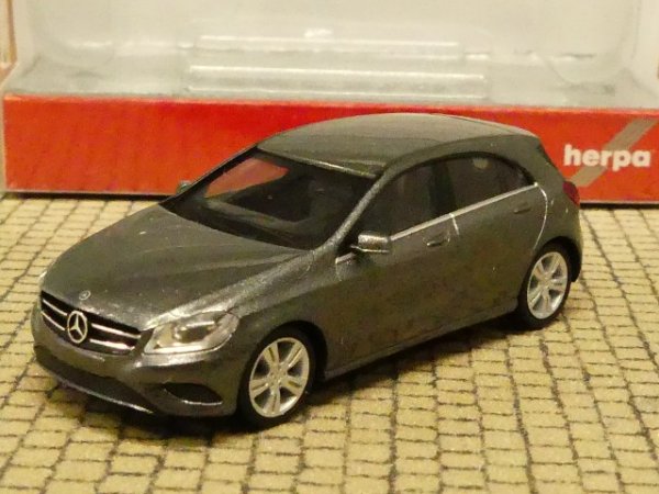 1/87 Herpa MB A-Klasse mountaingrau metallic 038263-004