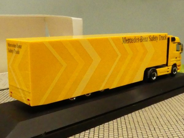 1/87 Herpa MB Actros Mercedes Benz Safety Truck Koffer Sattelzug