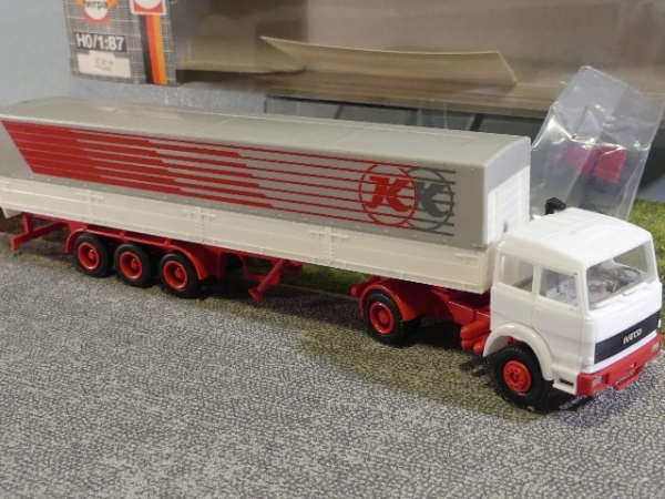 1/87 Herpa Iveco Turbo Kässbohrer Pritschen Sattelzug