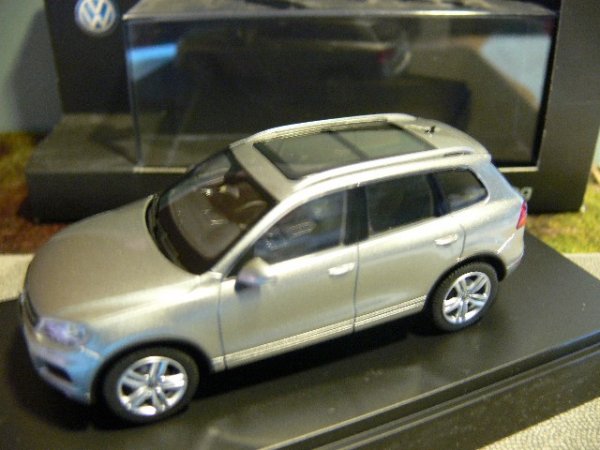 1/43 Schuco VW Touareg silbermetallic 425074