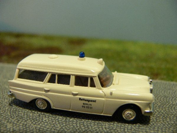 1/87 Brekina MB 190 Kombi KTW Rettungsamt Berlin #2