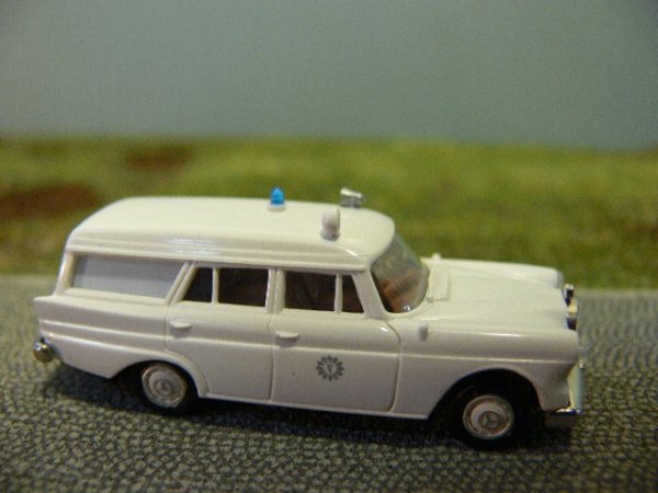 1/87 Brekina MB 190 Kombi KTW Polizei Berlin