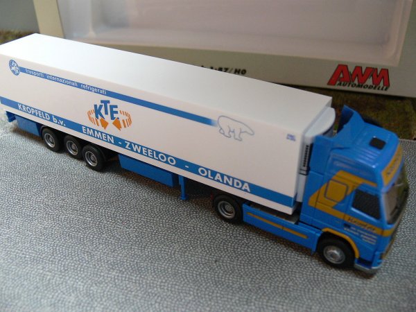 1/87 AWM Volvo FH Kropfeld Kühlkoffer-SZ NL 53178