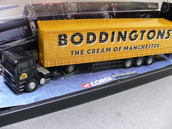 1/50 Corgi ERF EC11 Boddingtons Cream of Manchester Gardinenplanen-Sattelzug GB