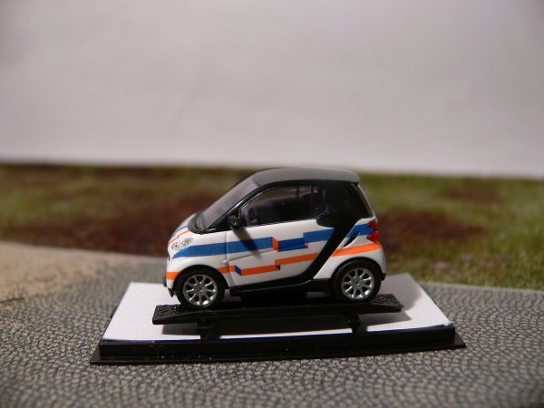 1/87 Busch Smart Fortwo 2007 Farbdesign Meisterschule 46121