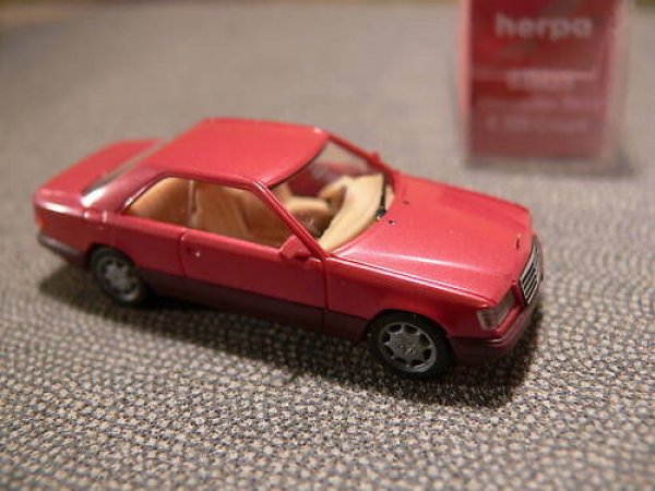 1/87 Herpa MB E 320 Coupé metallic rot 031455