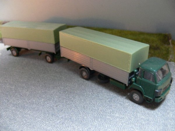 1/87 Roskopf Saurer Frontlenker grün/silber Planen-Hängerzug in Faltbox