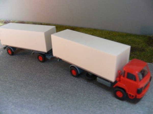 1/87 Roskopf Saurer Frontlenker rot/weiß Koffer-Höngerzug in Faltbox