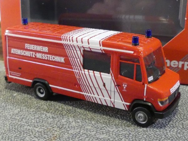 1/87 Herpa Mercedes-Benz Vario Langkasten GW-A/S Feuerwehr Landshut 093545