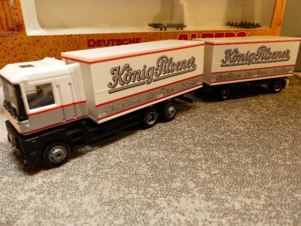 1/87 Albedo Renault AE König Pilsener Koffer Hängerzug 700151