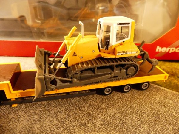 1/87 Herpa MB Actros Tieflader + Liebherr Raupe 153973