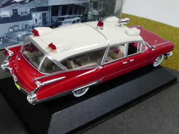 1/43 Atlas Cadillac Miller-Meteor Ambulance Collection Ambulanz 7495002