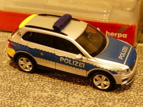 1/87 Herpa VW Tiguan Polizei Wiesbaden 093613