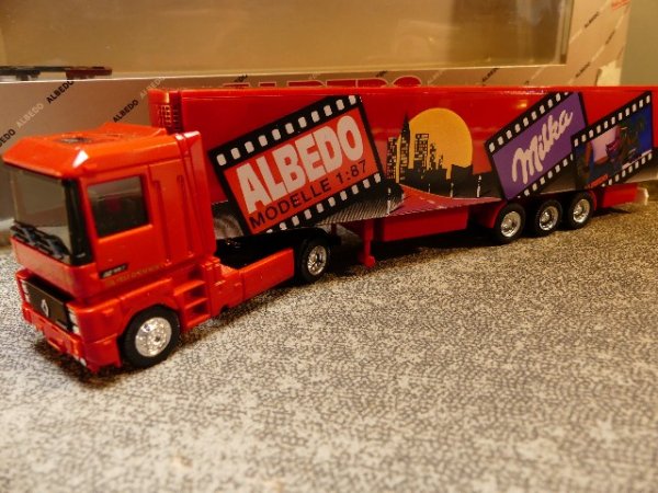 1/87 Albedo Renault AE Albedo Milka Koffer Sattelzug 700114