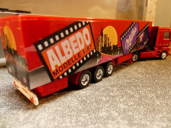 1/87 Albedo Renault AE Albedo Milka Koffer Sattelzug 700114