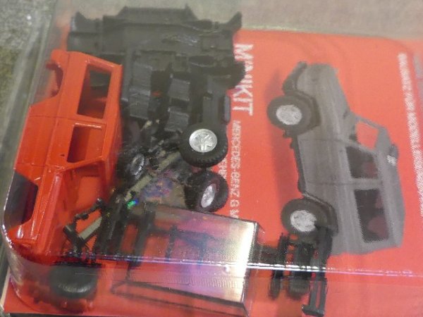 1/87 Herpa MiniKit MB G-Modell rot unbedruckt mit Blaulichtbalken 013086