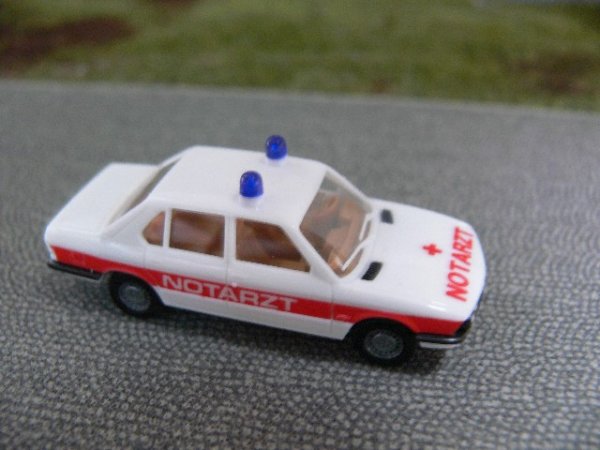 1/87 Herpa BMW 528i Notarzt dunkel rot