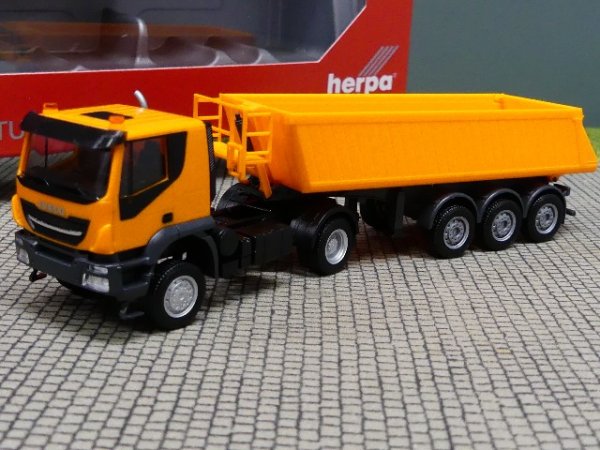 1/87 Herpa Iveco Trakker KippSattelzug orange