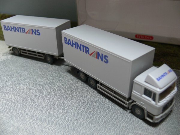 1/87 Wiking MAN F2000 Bahntrans Koffer-Hängerzug 563 01 B