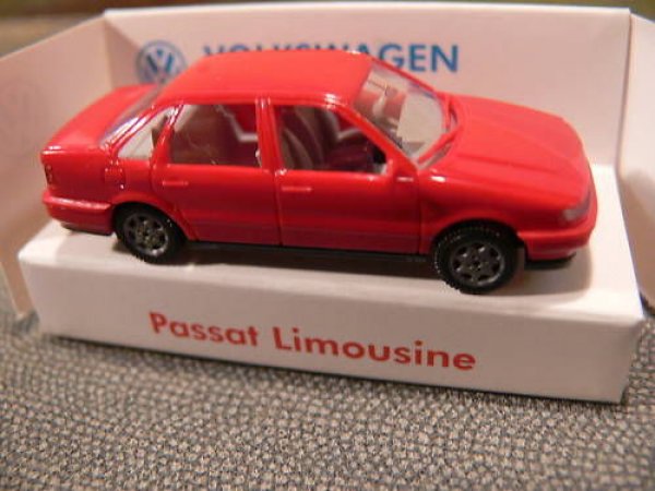 1/87 Wiking VW Passat Limousine rot