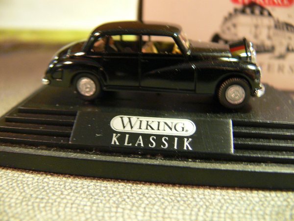 1/87 Wiking MB 300 Staatslimousine Hotel Petersberg mit Figur 799 01