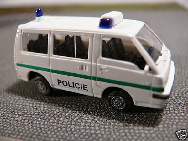 1/87 Rietze Mitsubishi L300 Police Tschechien 50207