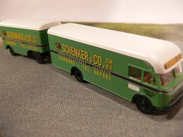 1/87 Brekina MB LP322 Ackermann Schenker & Co Hamburg Möbelwagen 57210