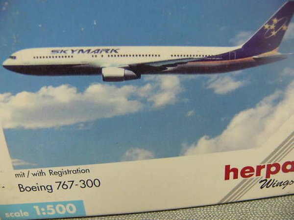 1/500 Herpa Boeing 767-300 Skymark Airlines 512169