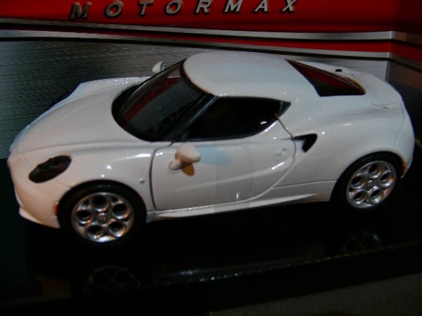 1/24 Motor Max Alfa Romeo 4C weiß 79320