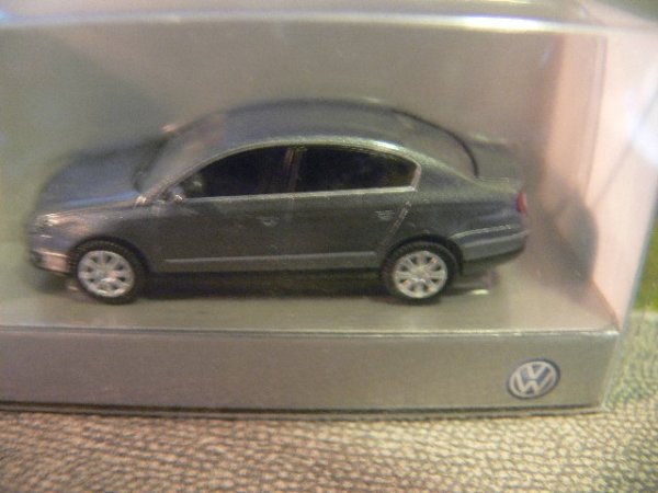 1/87 Wiking VW Passat Limousine dunkelgraumetallic