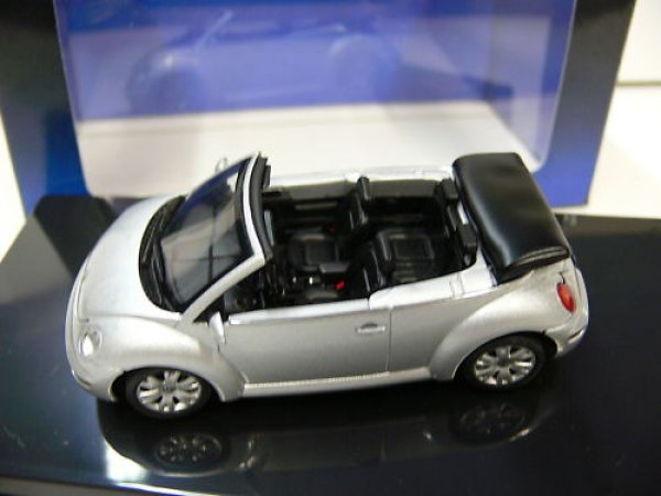 1/43 AUTOart VW New Beetle Cabrio (silber metallic)