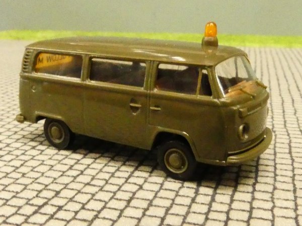 1/87 Brekina VW T2 Bus Bundeswehr Follow Me 3320