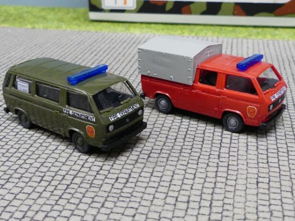 1/87 Roco VW T3 US Army Feuerwehr Bus + VW T3 DoKa 597