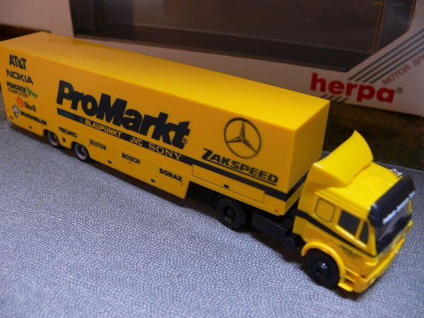 1/87 Herpa 036276 MB SK Zakspeed Pro Markt Koffer-Sattelzug